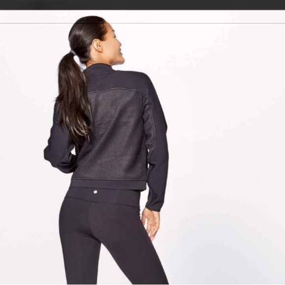 Lululemon The Spaces In-Between Bomber -Black- size 12 - Picture 2 of 6